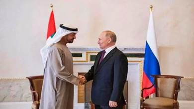 الرئيسان الإماراتي والروسي خلال لقائهما .